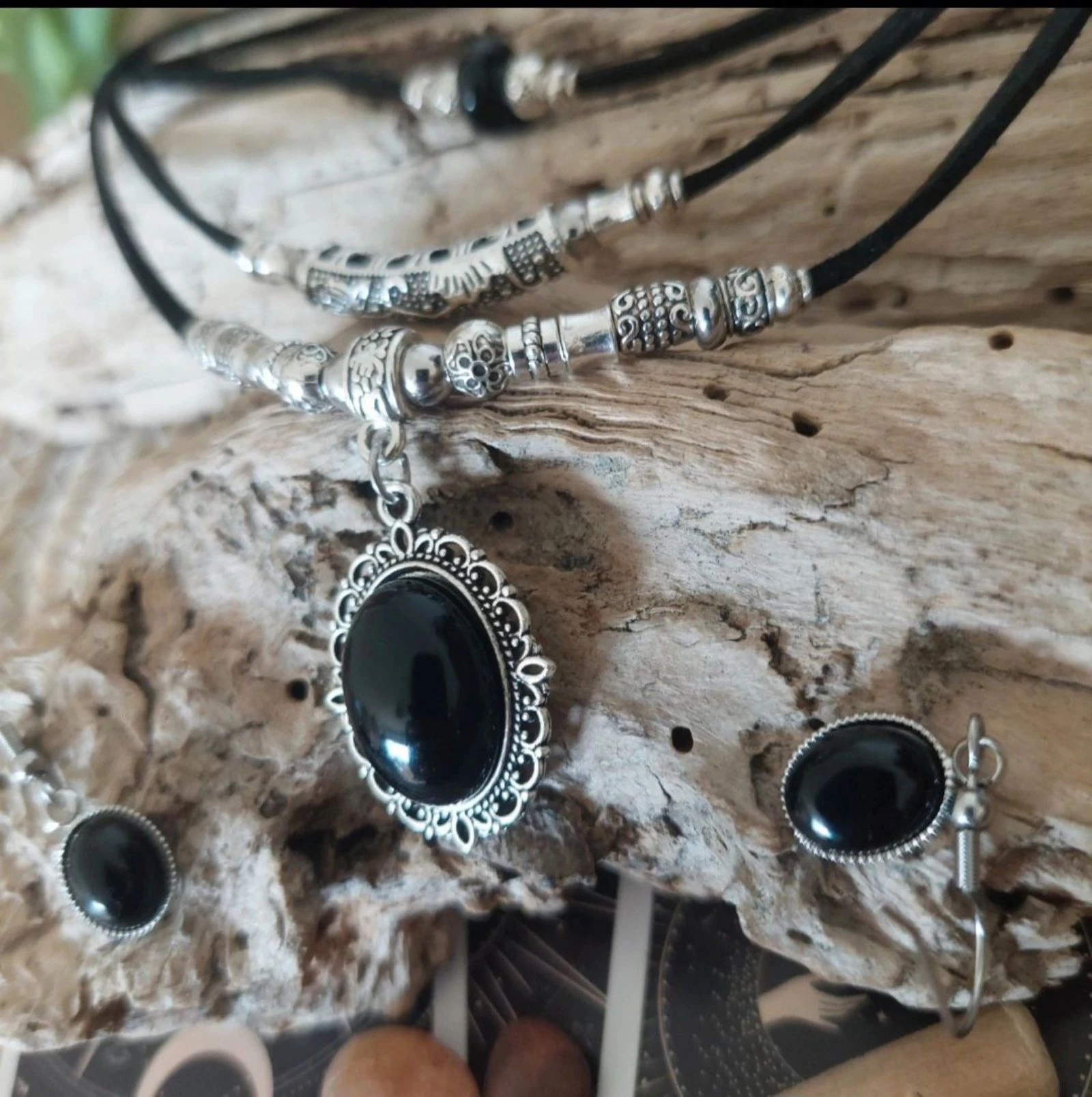 Parure boho mystique triple rangs, Petit camée dentelle obsidienne, noir – photo 6